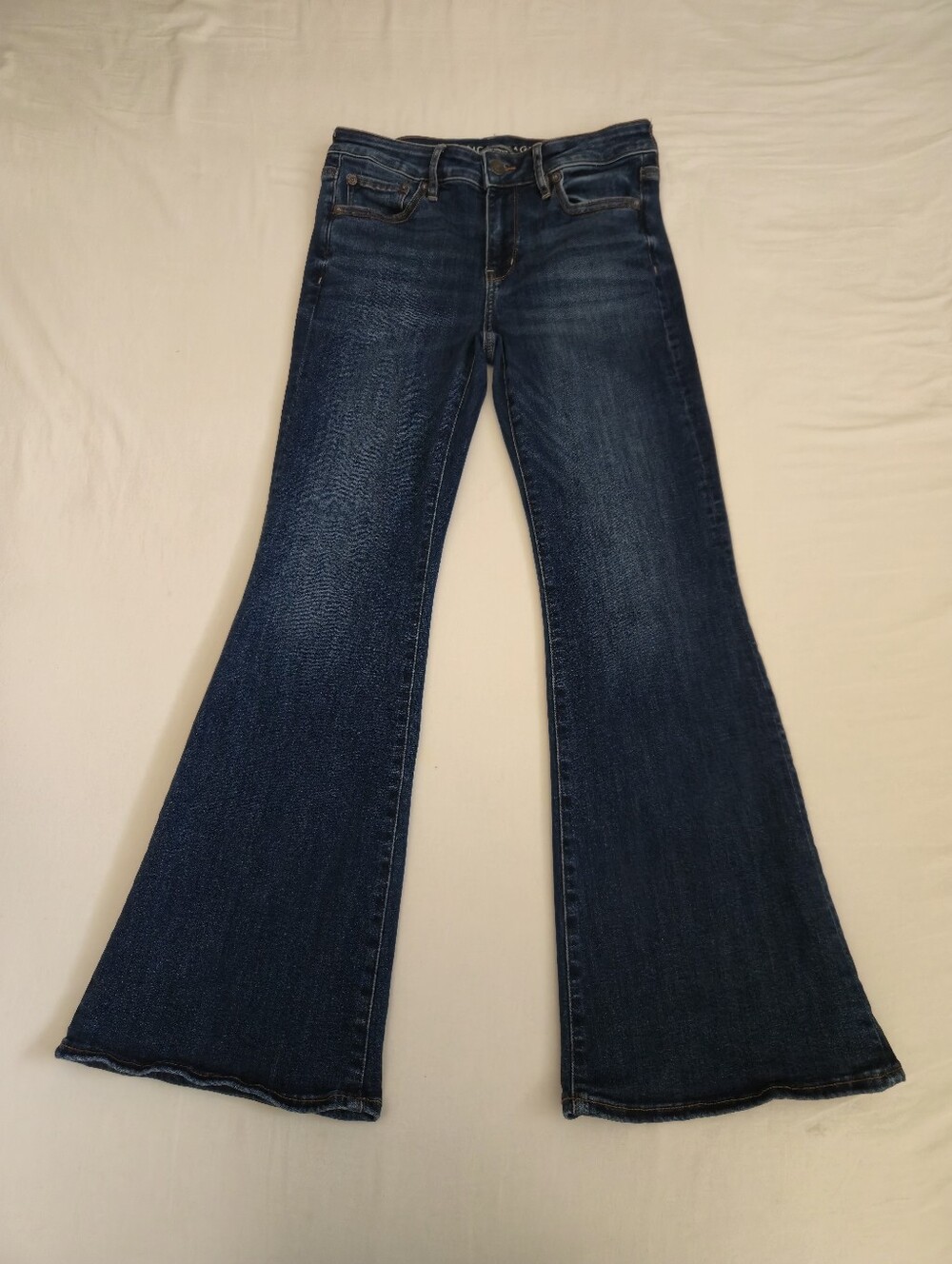 American Eagle Low Rise Flare Jeans Size  4 Short Blue